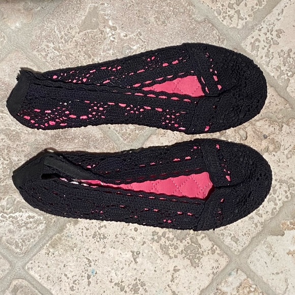 Charles Albert Shoes - LIKE NEW Black Lace Knit Flats
